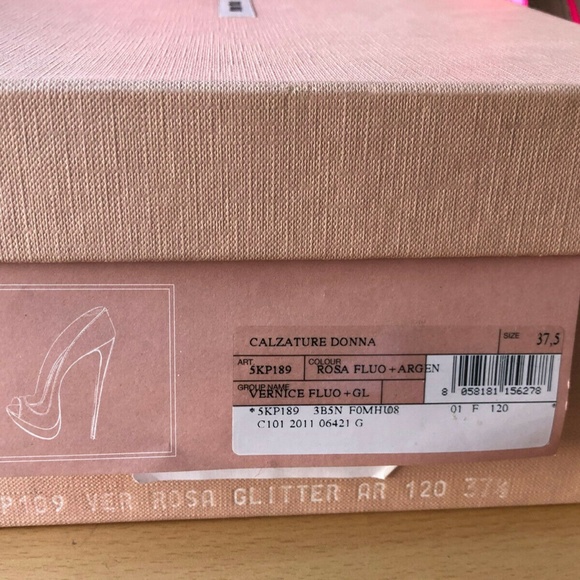 MIU MIU BY PRADA Fuchsia Patent Leather Heels - Picture 8 of 12